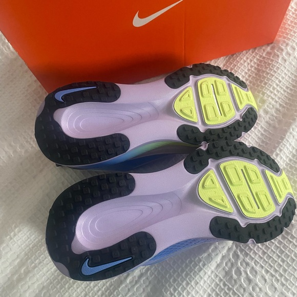 Nike Women's Vomero 18 size 9.5 Purple Colorway - Picture 3 of 4